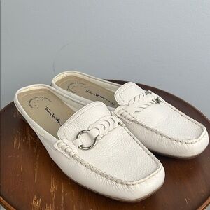 Thom McAn size 10 white leather womens slide on mule loafers